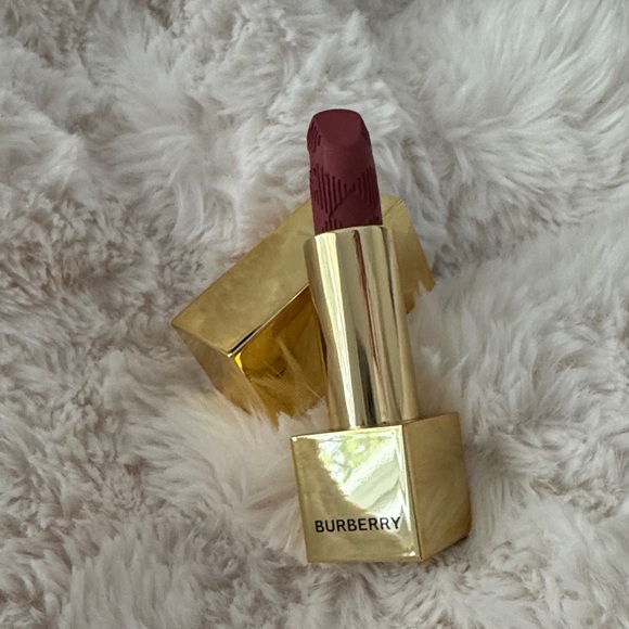 Burberry Kisses Matte Lip Colour - Matte Rose Crush NIB - Picture 5 of 6